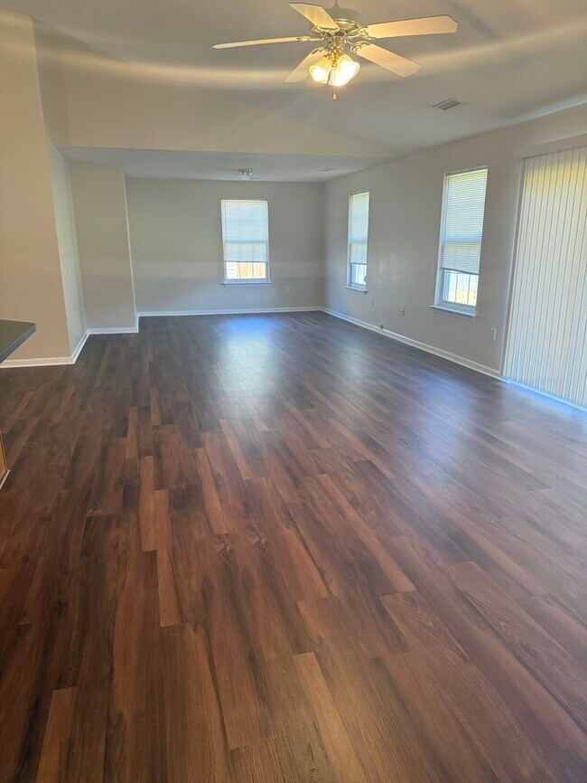 Building Photo - Newly renovated ranch home