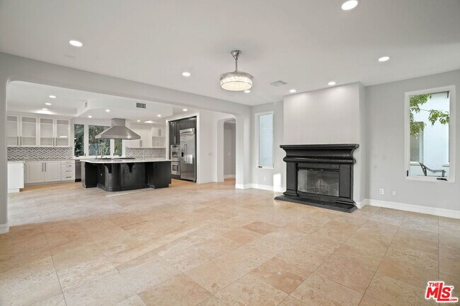 Building Photo - 5309 Louise Ave