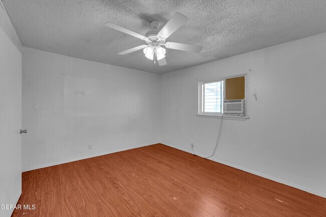 Building Photo - 4945 Sierra Madre Dr