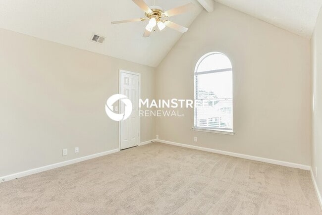 Building Photo - 3 Bedroom Pet-Friendly Home in OLD HICKORY...