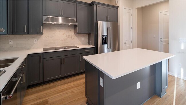 Building Photo - 16446 Lone Oak Cir