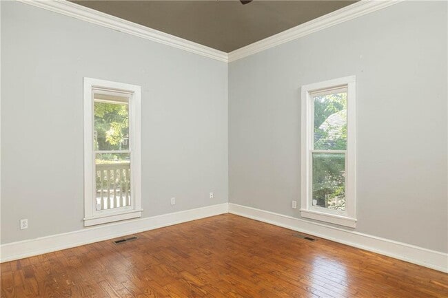 Building Photo - 347 Rollston Ave