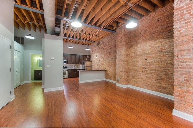 Building Photo - 4 Bedroom Apartment in River North - July 1st