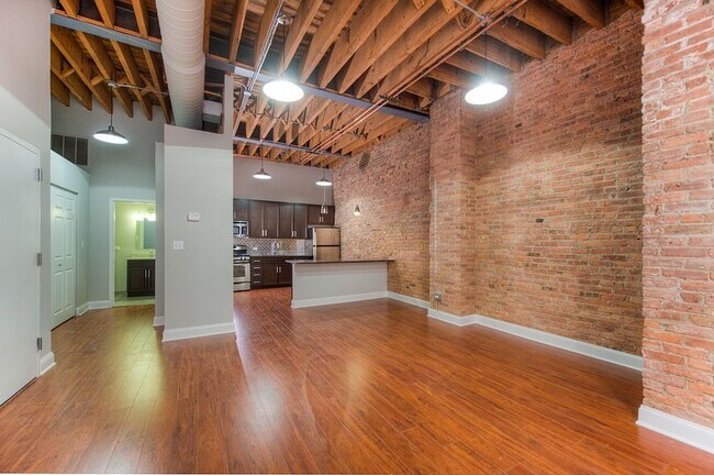Building Photo - 4 Bedroom Apartment in River North