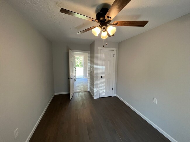 Building Photo - Remodeled 3 bedroom! MOVE IN SPECIAL! $200...