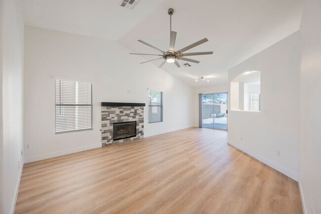 Building Photo - Henderson Single Story with Private Pool and RV Gate