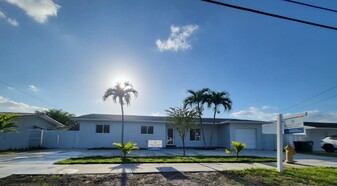 Building Photo - 3300 SW 127th Ave