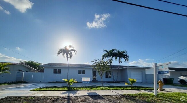 Building Photo - 3300 SW 127th Ave