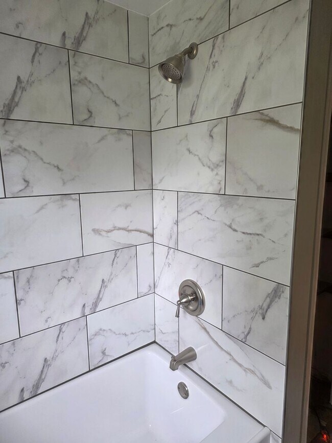 Building Photo - 518-520 Sloan Ave