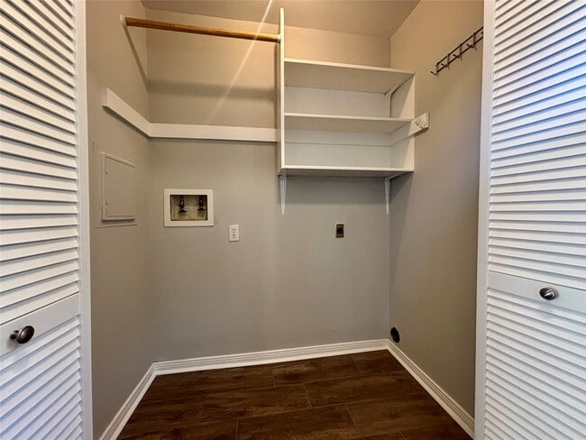 Building Photo - 2030 Plantation Dr