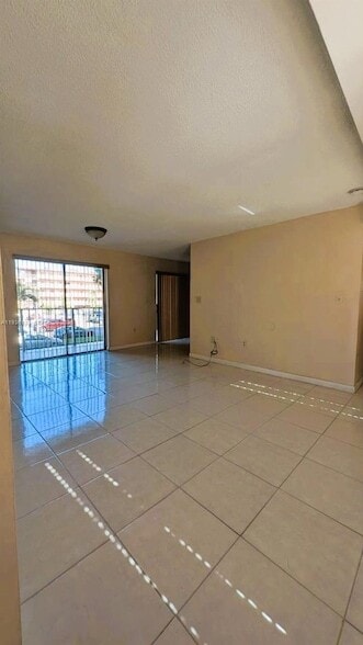 Building Photo - 1820 W 53rd St