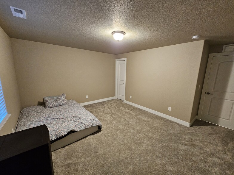 Building Photo - 10043 Hannaway Dr