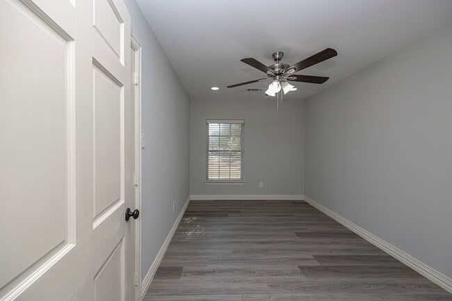 Building Photo - 9910 Dalrock Rd