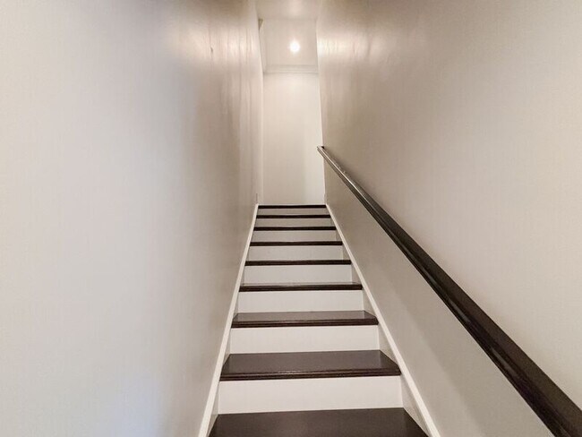 Building Photo - 1028 Bowman Woods Dr