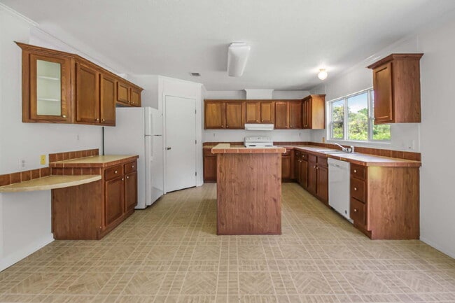 Building Photo - Mobile Home For Rent