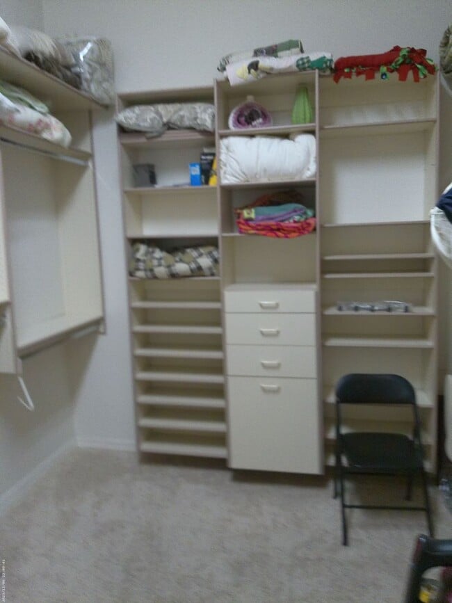 Building Photo - 2910 Swirl Dr