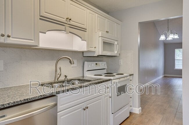 Building Photo - 330 Beech Ln