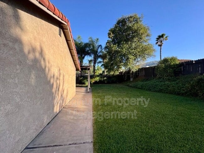 Building Photo - 45627 Clubhouse Dr