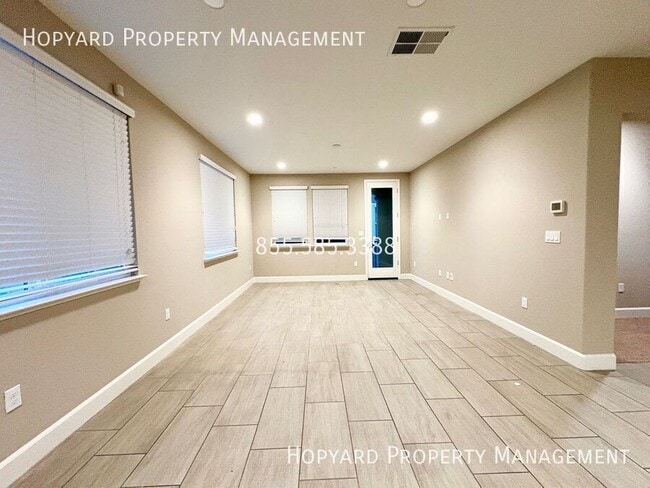 Building Photo - 5663 Daylily St