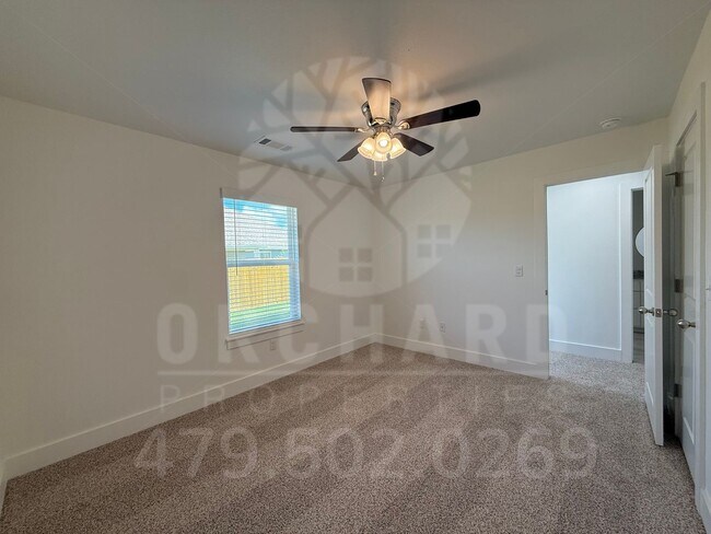 Building Photo - 2002 E Brookview Dr