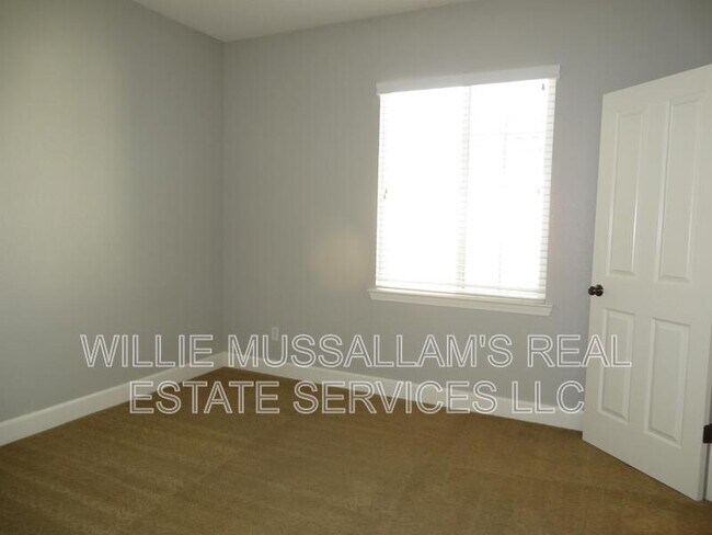 Building Photo - 685 W Rico Way