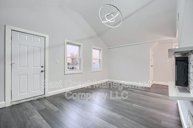 Building Photo - 4012 Fernhill Ave