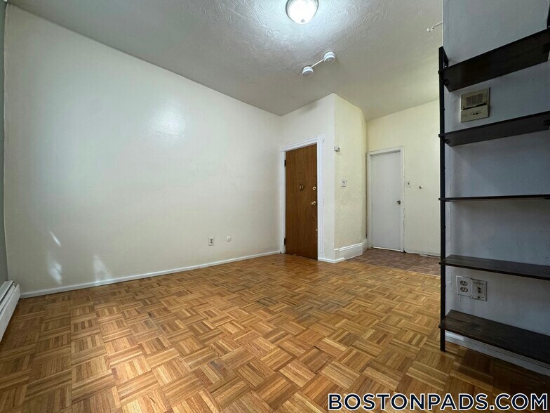 Building Photo - 40 Anderson St