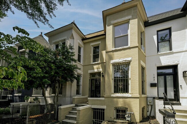 Building Photo - Historic & Charming 3BR Rowhouse near Howard is Move-in Ready!