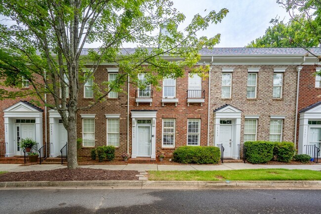Building Photo - 15449 Goodwood St