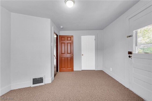 Building Photo - 617 Whitney Ave