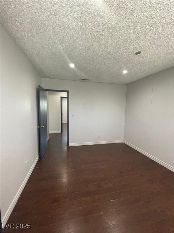 Building Photo - 700 E Nelson Ave