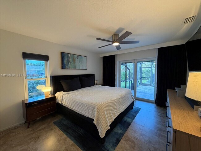 Building Photo - 5704 SW 116th Ave