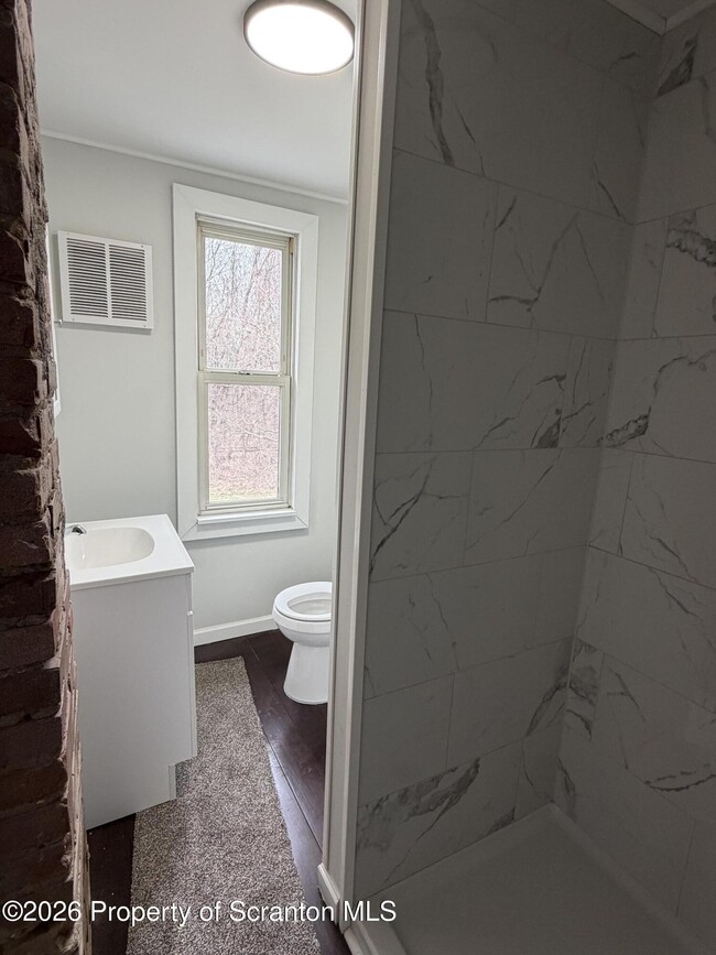 Building Photo - 1156 Murray St