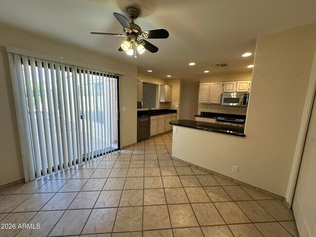 Building Photo - 14462 N Sherwood Dr