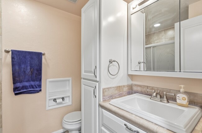 Building Photo - 122 Helena Cir