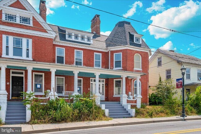 Building Photo - 21 S Main St