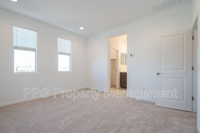 Building Photo - 11988 N 169th Ave