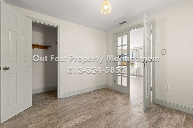 Building Photo - Private Yard Living with Recent Upgrades in Central Tampa