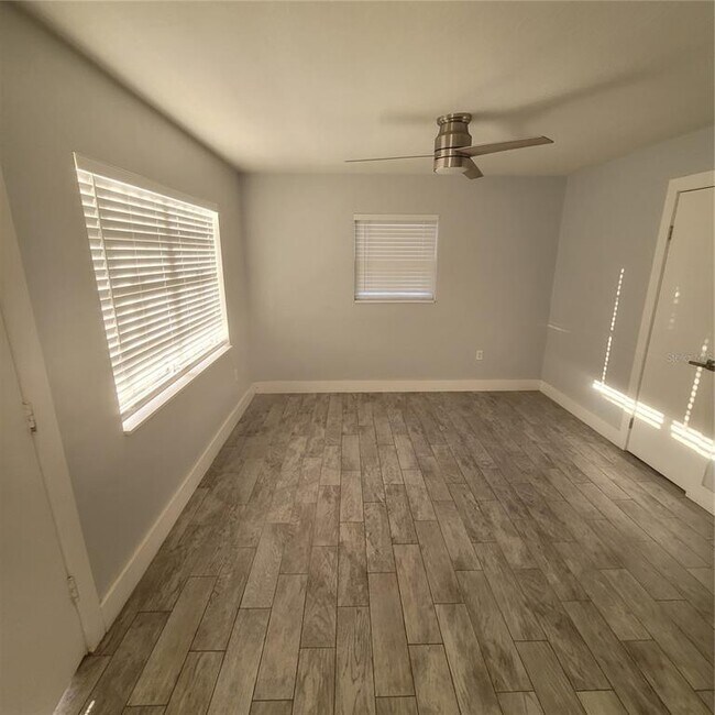 Building Photo - 409 S Lakeland Ave