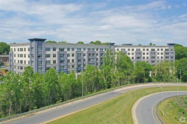 Building Photo - 111 Edgeway Dr