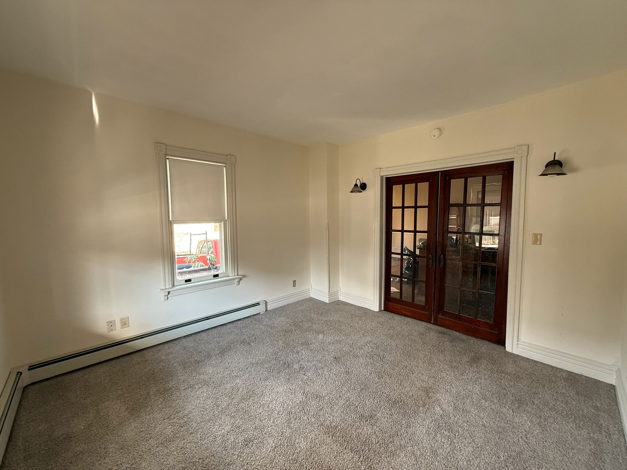 Living room - 27 N Main St