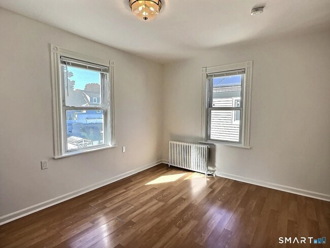 Building Photo - 93 Seaside Ave