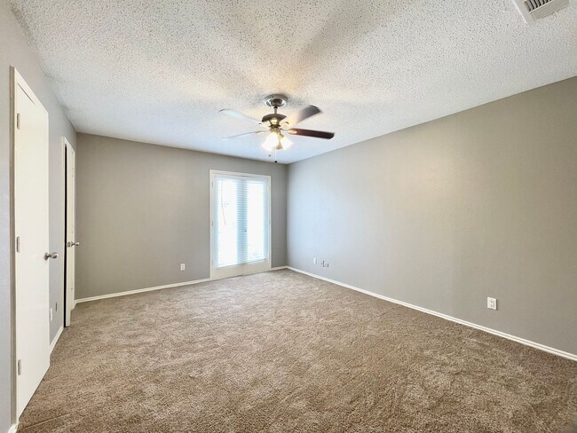 Building Photo - 15826 El Estado Dr