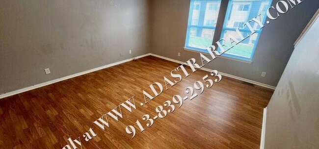 Building Photo - 2 Bed 1.5 Bath Townhome in Bonner Springs-...