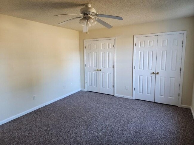 Building Photo - Beautiful Home with a Great Location In Town
