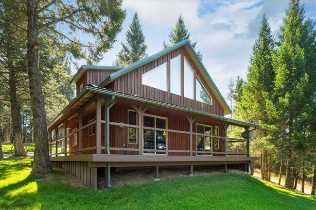Primary Photo - 2 Bedroom 2 Bathroom Cabin!