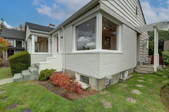 Building Photo - 3856 46th Ave NE