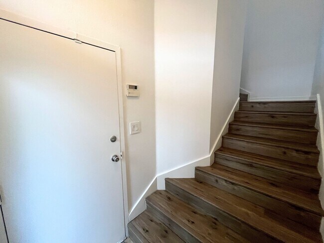 Building Photo - 6410 S Goldenrod Rd