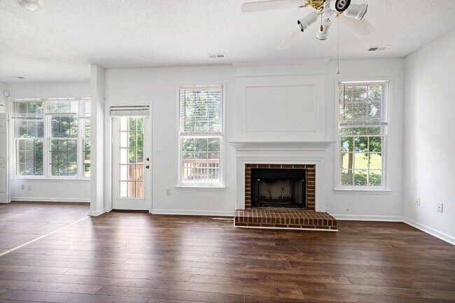 Building Photo - 707 Southshore Pkwy