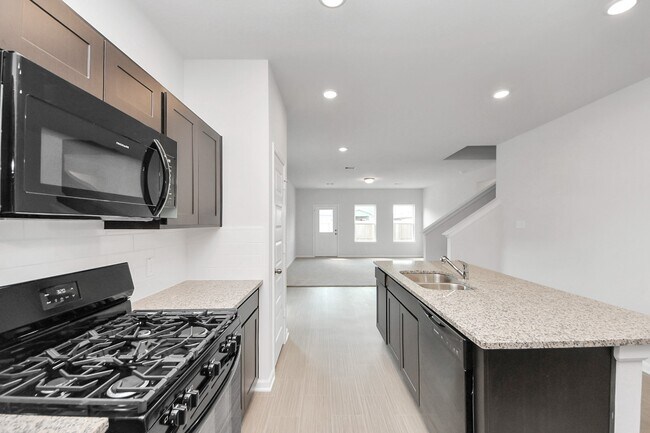 Building Photo - 2715 Crested Creek Ln